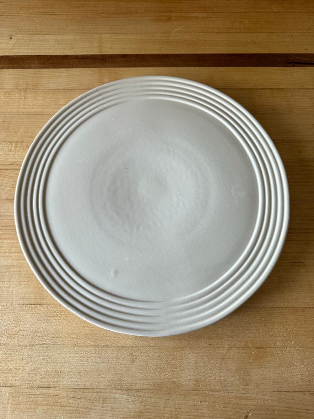 Pampered Chef Family Heritage Stoneware 13.5" White Round Platter cake Plate USA